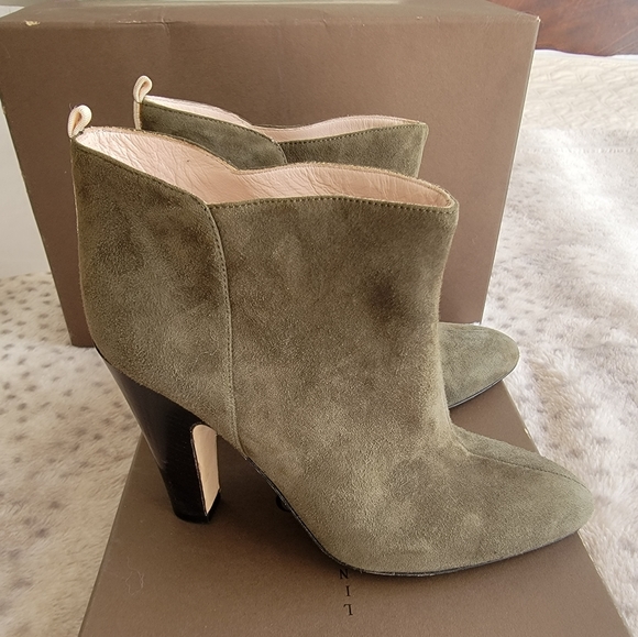 SJP by Sarah Jessica Parker Serge ankle bootie in olive green suede, 6.5 - Picture 4 of 13
